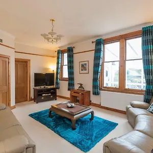 https://the-traquair-park-residence.edinburghhotelsuk.org
