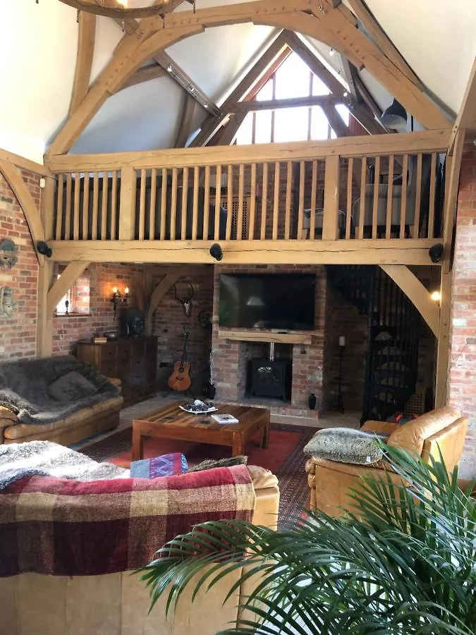 Holiday home Grade 2 Listed Barn On The Edge Of Bournemouth And The New Forest Villa